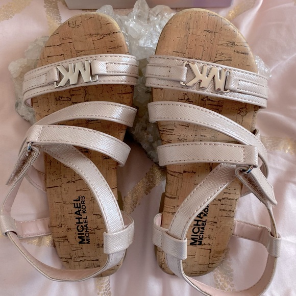 💖MICHAEL KORS 💖toddler size 10 sandals. - Picture 5 of 7